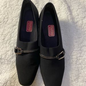 Munro black shoe size 8 1/2 N very good condition